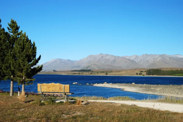 Bench with lake scenic — Stock Photo, Image