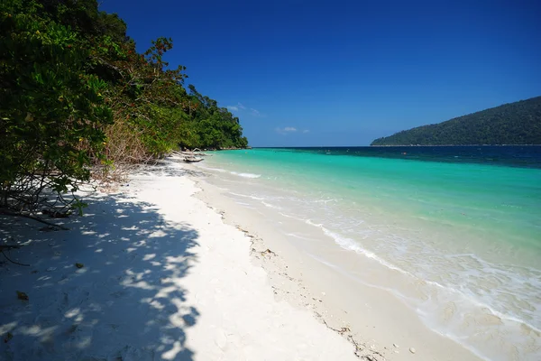 Playa y mar en el sur de Tailandia —  Fotos de Stock