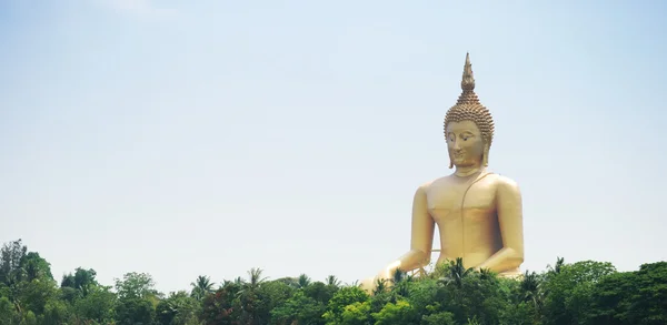 Altın buddha heykeli — Stok fotoğraf