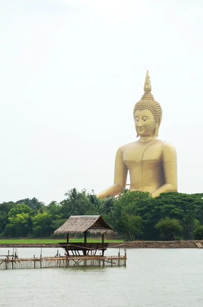 Gouden Boeddha beeld — Stockfoto