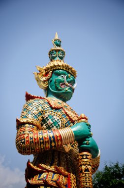 Tapınak dev heykeli