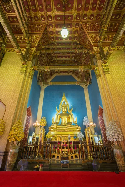 Goldene Buddha-Skulptur — Stockfoto