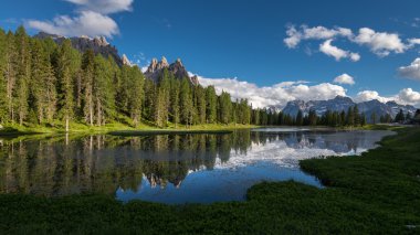 Lake Antorno yansıması ile
