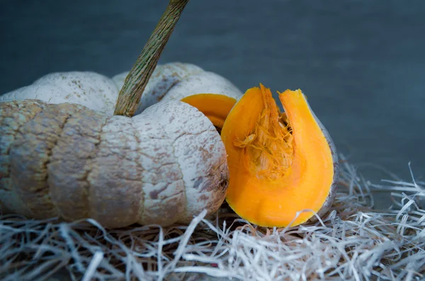 Pumpkin in the straw — Stock Photo, Image