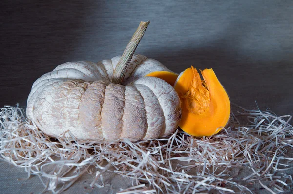 Pumpkin in the straw — Stock Photo, Image