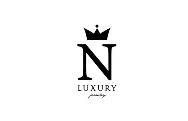 黒と白のN文字のロゴアイコン 贅沢やファッション会社やビジネスのための王冠と創造的なデザイン — ストックベクタ