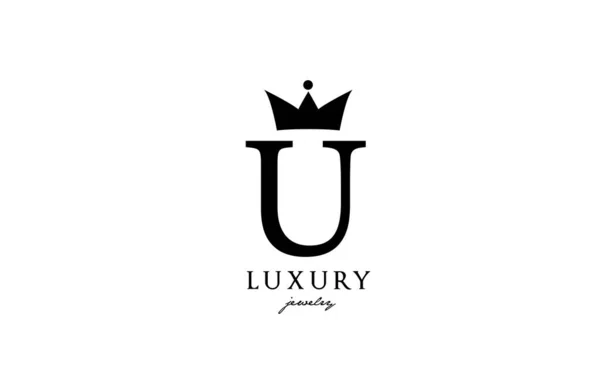 Uアルファベット文字のロゴアイコン黒と白の色で 贅沢やファッション会社やビジネスのための王冠と創造的なデザイン — ストックベクタ