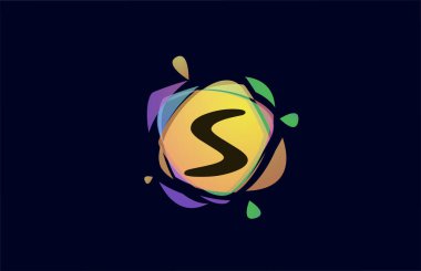 Renkli S alfabesi harfi simge şablonu. Şirket ve iş için renkli kırık sıçrama tasarımı