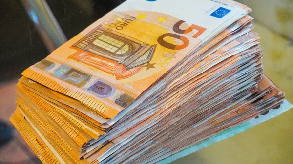 Duży Stos Papierowych Banknotów Lub Banknotów Euro Mnóstwo Pieniędzy Albo — Zdjęcie stockowe