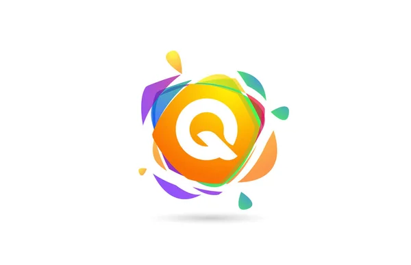 Q色のアルファベット文字のロゴアイコン ビジネスや企業のための壊れたスプラッシュと創造的なテンプレートデザイン — ストックベクタ