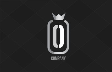 Şirket ve şirket için gümüş kral alfabe harfi logosu. Gri renkli lüks tasarım. Bir marka veya ürün için simge olarak kullanılabilir
