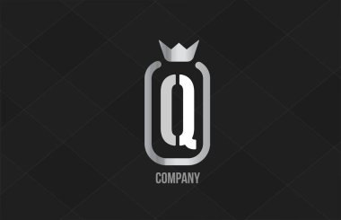 Şirket ve şirket için Q gümüş kral alfabe harfi logosu. Gri renkli lüks tasarım. Bir marka veya ürün için simge olarak kullanılabilir