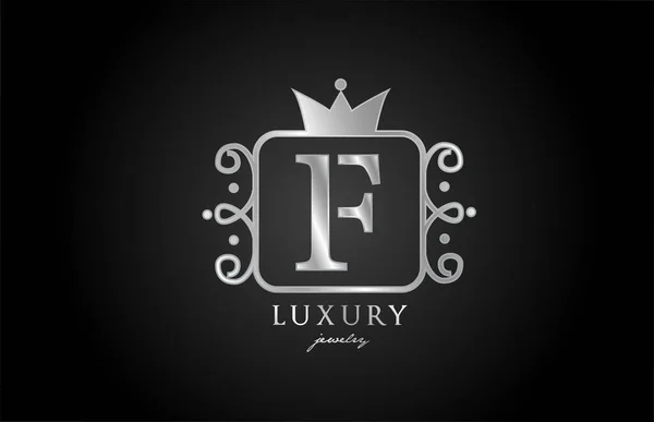F单字银金属字母标识 豪华企业和公司具有王冠的创意图标设计 — 图库矢量图片