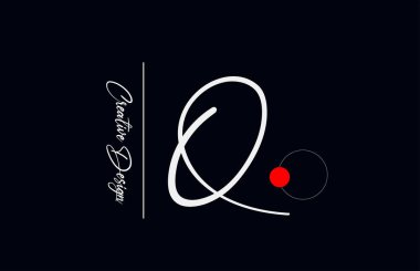İş için Q harfi alfabe logosu. Şirket kimliği ve siyah beyaz harflerle yazılmış zarif yaratıcı yazı tipi. Kırmızı nokta ve el yazısıyla markalaştırma simgesi