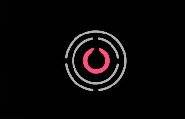 O harf dizaynı pembe renkli ve daireli. Alfabe logosu tasarımı. Ürün ve şirket için markalaşma simgesi