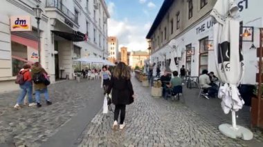 Bükreş, Romanya - 21 Eylül 2021 - Romanya 'nın harika Bükreş kentinin 4k' lik seyahat videosu