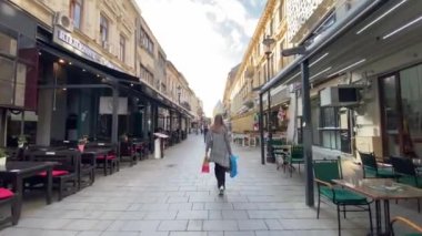 Bükreş, Romanya - 21 Eylül 2021 - Romanya 'nın harika Bükreş kentinin 4k' lik seyahat videosu