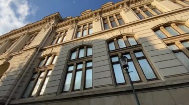 Bükreş, Romanya - 21 Eylül 2021 - Romanya 'nın harika Bükreş kentinin 4k' lik seyahat videosu