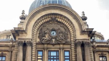 Bükreş, Romanya - 21 Eylül 2021 - Romanya 'nın harika Bükreş kentinin 4k' lik seyahat videosu