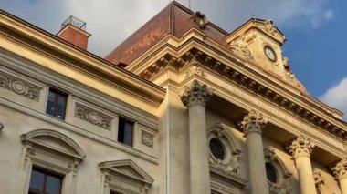 Bükreş, Romanya - 21 Eylül 2021 - Romanya 'nın harika Bükreş kentinin 4k' lik seyahat videosu