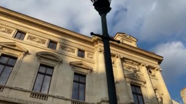 Bükreş, Romanya - 21 Eylül 2021 - Romanya 'nın harika Bükreş kentinin 4k' lik seyahat videosu