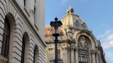 Bükreş, Romanya - 21 Eylül 2021 - Romanya 'nın harika Bükreş kentinin 4k' lik seyahat videosu