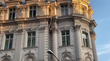 Bükreş, Romanya - 21 Eylül 2021 - Romanya 'nın harika Bükreş kentinin 4k' lik seyahat videosu