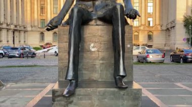 Bükreş, Romanya - 21 Eylül 2021 - Romanya 'nın harika Bükreş kentinin 4k' lik seyahat videosu