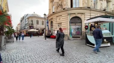 Bükreş, Romanya - 21 Eylül 2021 - Romanya 'nın harika Bükreş kentinin 4K' lık seyahat videosu