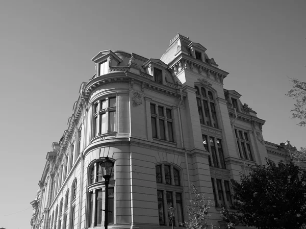 Edificio interbellic blanco negro — Foto de Stock