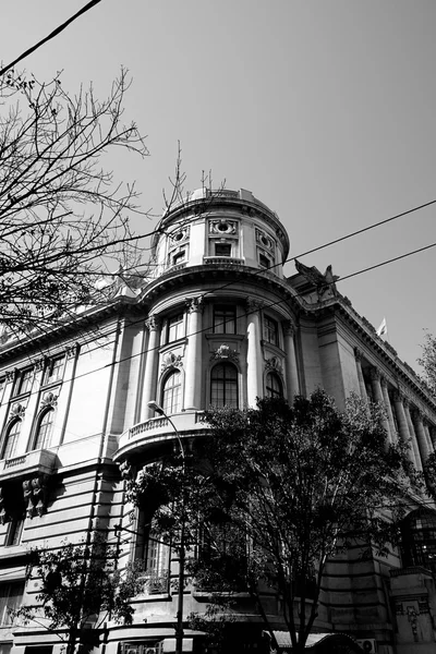 Edificio histórico árboles — Foto de Stock