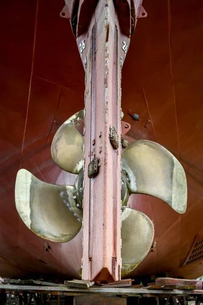 Variable Pitch Propeller Rudder Cargo Vessel Ashore Ship Repairing Yard — Stock Photo, Image