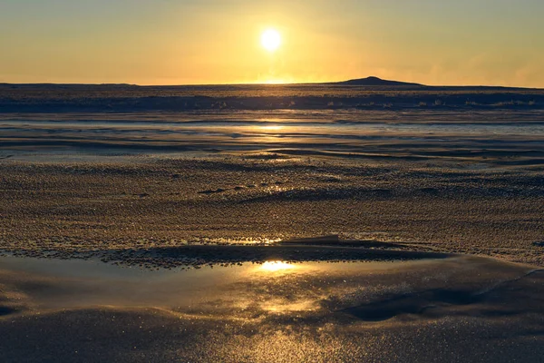 Peisaj Arctic Timpul Iernii Râu Mic Gheaţă Tundră Sunset — Fotografie, imagine de stoc
