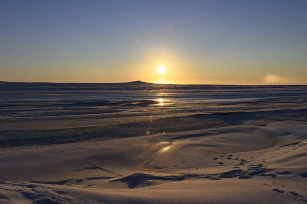 Paisaje Ártico Invierno Pequeño Río Con Hielo Tundra Puesta Sol — Foto de Stock