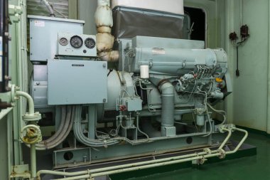 Acil durum dizel jeneratörü. Denizci motoru. Güvenlik ekipmanları.