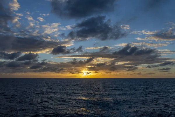 Beautiful Seascape Waves Sky Clouds Beautiful Lighting Golden Hour Sunset — Stock Photo, Image