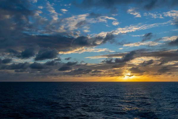 Beautiful Seascape Waves Sky Clouds Beautiful Lighting Golden Hour Sunset — Stock Photo, Image