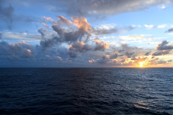 Paisagem Marinha Mar Azul Pôr Sol Mar Tempo Calmo Vista — Fotografia de Stock
