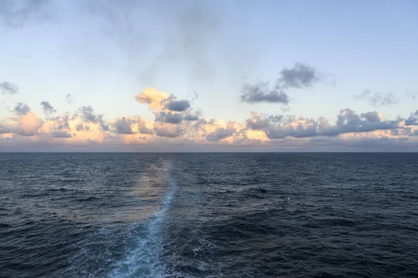 Paisagem Marinha Mar Azul Pôr Sol Mar Tempo Calmo Vista — Fotografia de Stock
