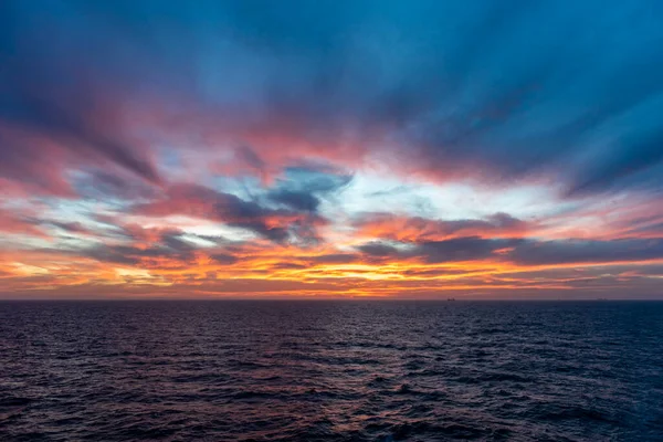 Zonsondergang Zee Zeegezicht Blauwe Zee Rustig Weer Zicht Vanaf Vrachtschip — Stockfoto