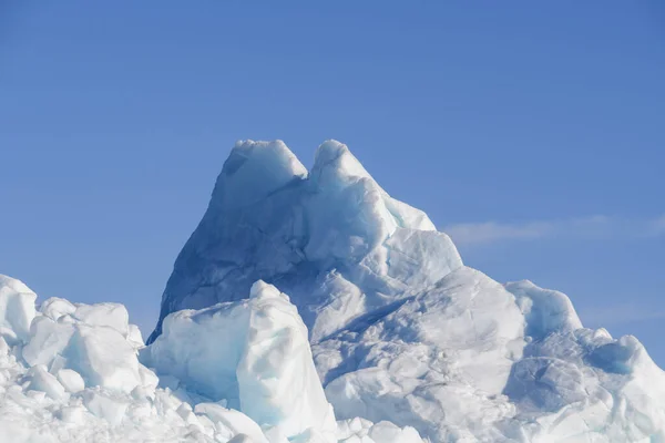 Krásný Ledovec Arktickém Moři Slunečného Dne Velký Kus Ledu Moři — Stock fotografie