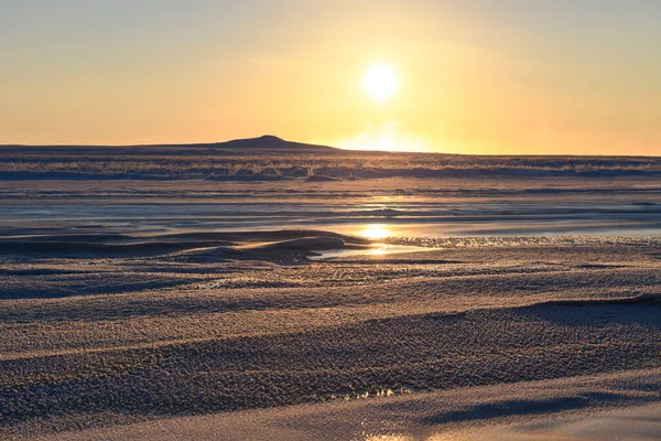 Sarkvidéki Táj Télen Kis Folyó Jéggel Tundrában Naplemente — Stock Fotó