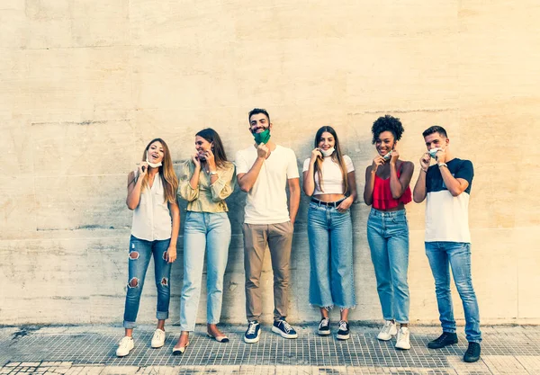 Groepsportret Van Multi Etnische Jongens Meisjes Met Kleurrijke Modieuze Kleding — Stockfoto