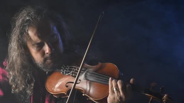Violinista tocando el jazz — Vídeo de stock