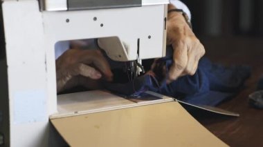 El dikiş makinesi kullanma