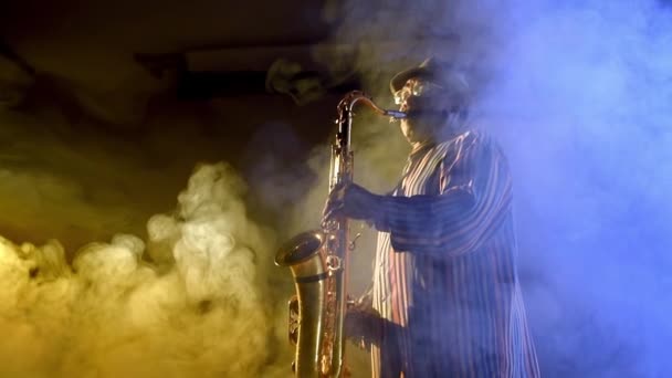 Musicien jouant du saxophone — Video