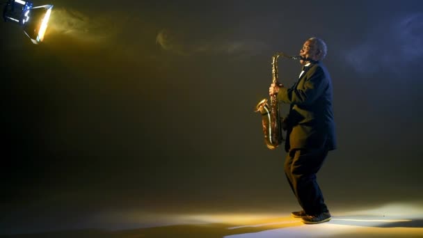 Musicien jouant du saxophone — Video