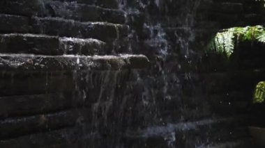 su damlatmalı ile şelale 