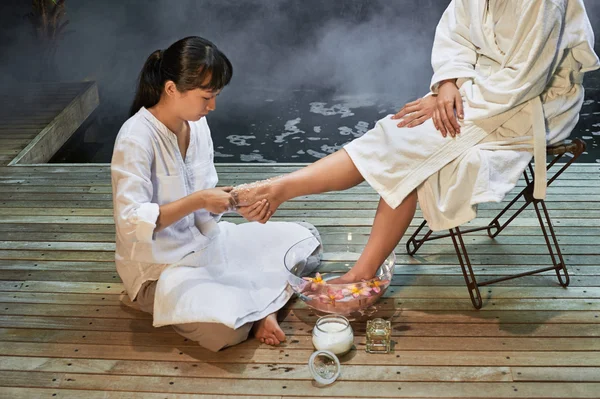 Asiático pie masaje sales suave spa tratamiento — Foto de Stock