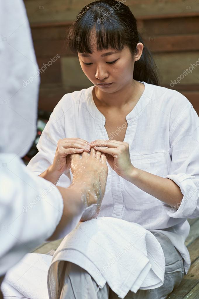 ASIAN FOOT MASSAGE Asian foot massage